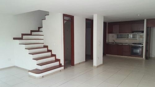 Vendo casa 3 niveles Barrio Centenario a 10 minutos del Centro de Pereira