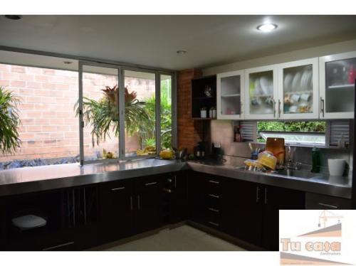 CASA CAMPESTRE EN CONJUNTO CERRADO EN SABANETA. ASI ES TU CASA