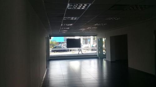 Arriendo Local Pereira ideal para oficinas o cafe internet