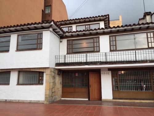 Arriendo casa en Unicentro para uso comercial o corporativo