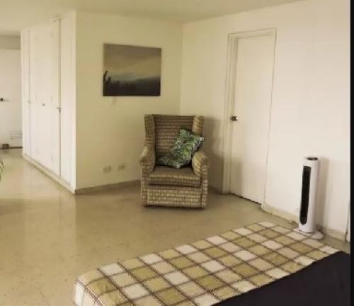 ALQUILO MUY LINDO APARTAESTUDIOAMOBLADO VERSALLES!!!!! 