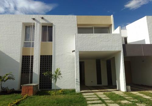 VENDO CASA A ESTRENAR EN EL CASTILLO DE JAMUNDÍ