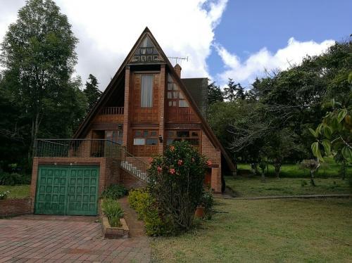 FACATATIVA, SABANA DE BOGOTA - CASA CAMPESTRE EN VENTA