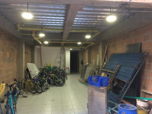 Arriendo bodega en barrio Centenario Bogotá en Colombia