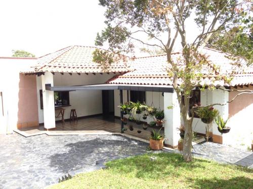 Alquilo Finca en Unidad Cerrada