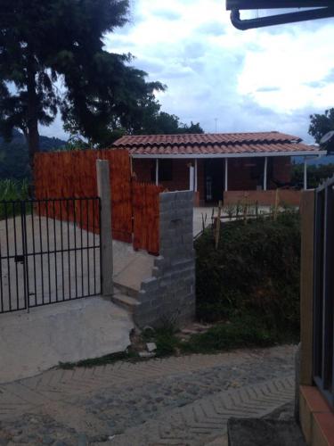 CASA FINCA 800M2 STA BARBARA. ASI ES TU CASA