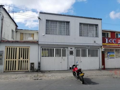 ARRIENDO  CASA EN CASTILLA