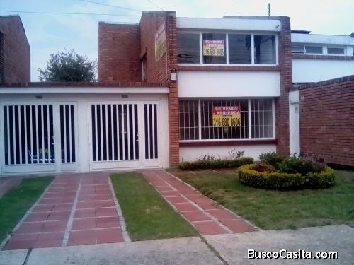 Casa de 272 metros cuadrados . Barrio Niza antigua