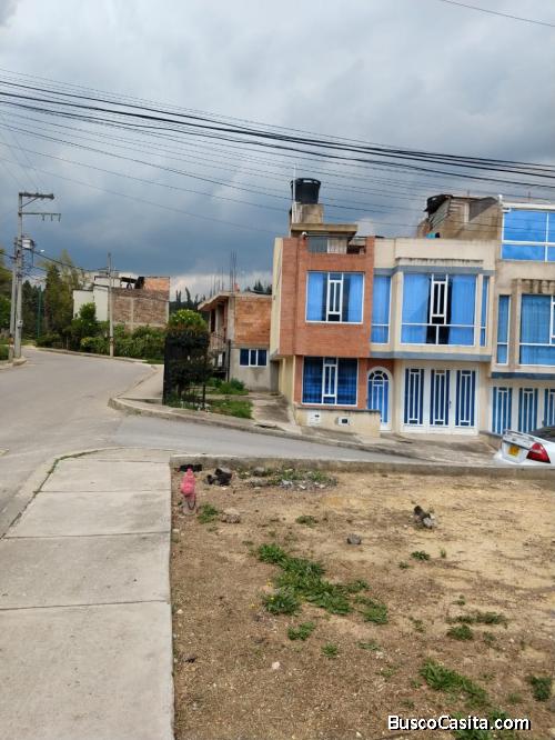 LOTE ESQUINERO CON LICENCIA PARA 4 PISOS