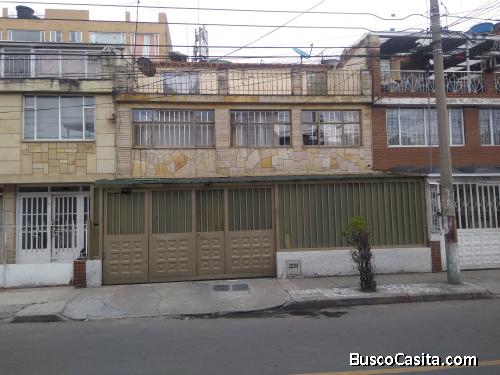 Casa San Rafael , dos pisos rentando mensual 2 millones de pesos