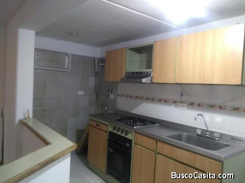 Apto cerca al centro comercial Hayuelos