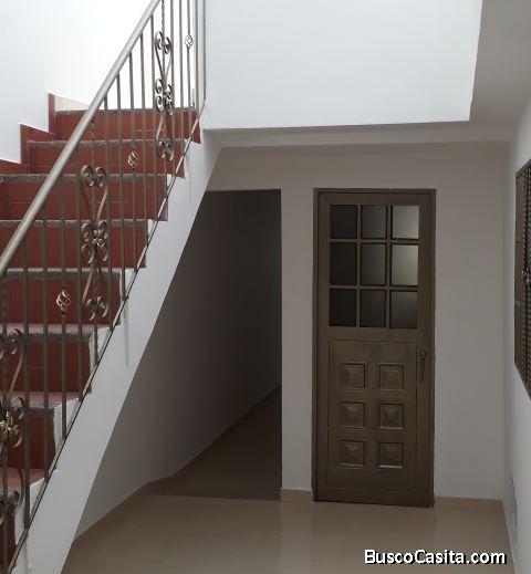 Casa rentable de 5 apartamentos independientes y garaje, servicios nuevos