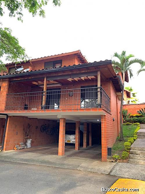 Hermosa casa Condominio Reservas del polo Club II en Ciudad Jardín. Fácil acceso evite el tráfico.