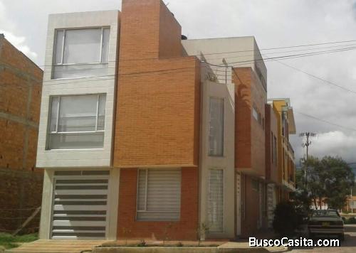 CASA ESQUINERA EN EL MEJOR SECTOR DE LA CIUDAD DE TUNJA 