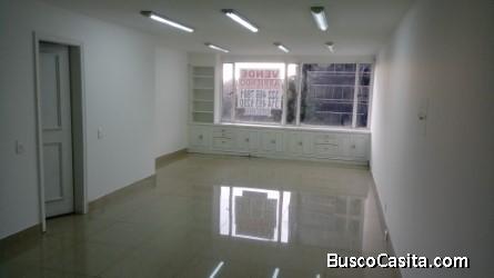 Vendo oficina con baño y garaje cubierto en las Torres de San Jose