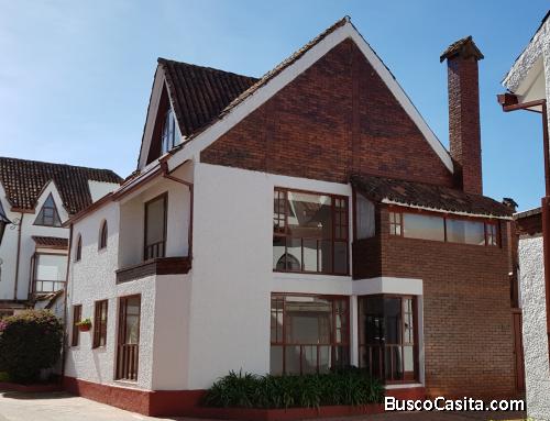 Se vende o arrienda casa de 260 m2, conjunto cerrado - San Jose de Bavaria