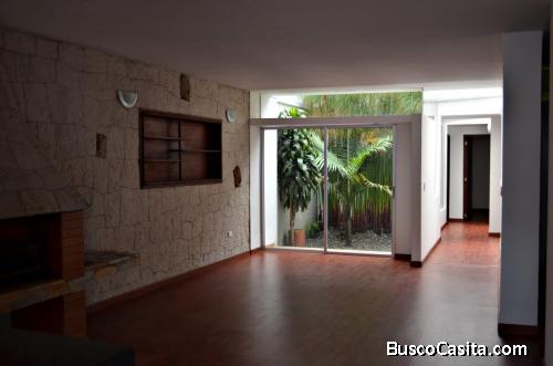 VENDO APARTAMENTO TIPO CASA EN BOGOTA BARRIO MODELIA PRIMER PISO, 127 M2. $450.000.000 NEGOCIABLES