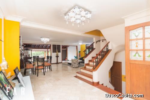 VENTA DEHERMOSA CASA EN EL POBLADO