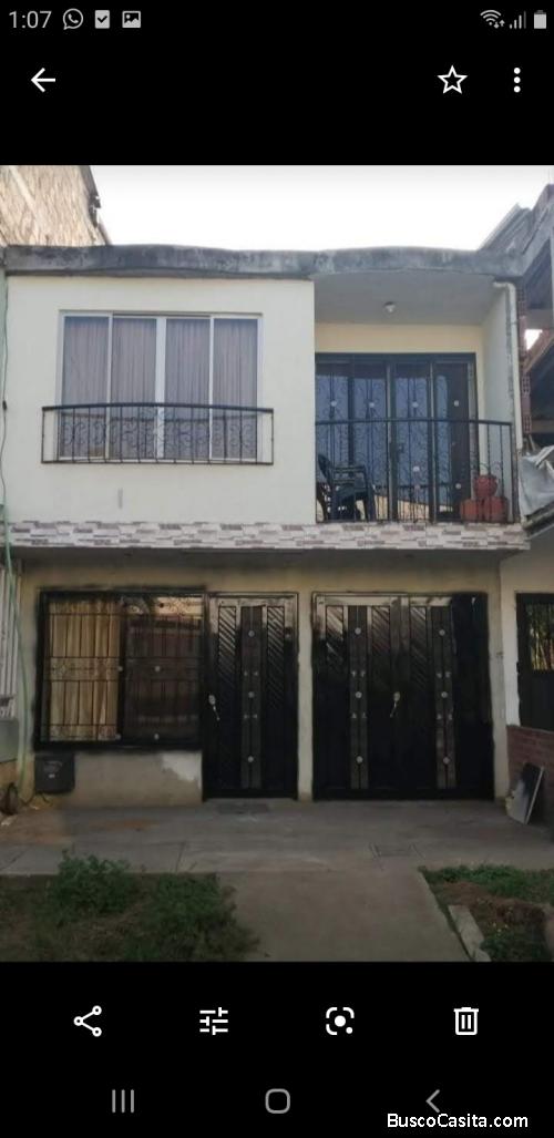 Casa de dos plantas con terraza 120m 