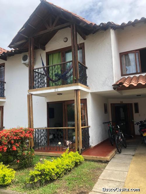 VENDO HERMOSA, AMPLIA Y VENTILADA CASA. 