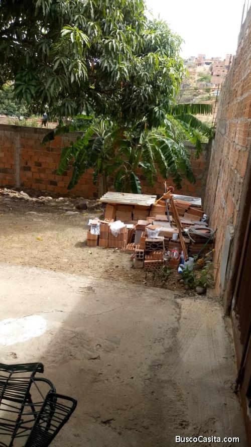 Vendo lote de terreno esquinero con casa 