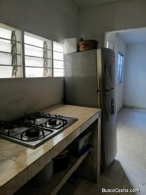 Se arrienda aparta estudio con servicio del agua y gas. Pará una persona