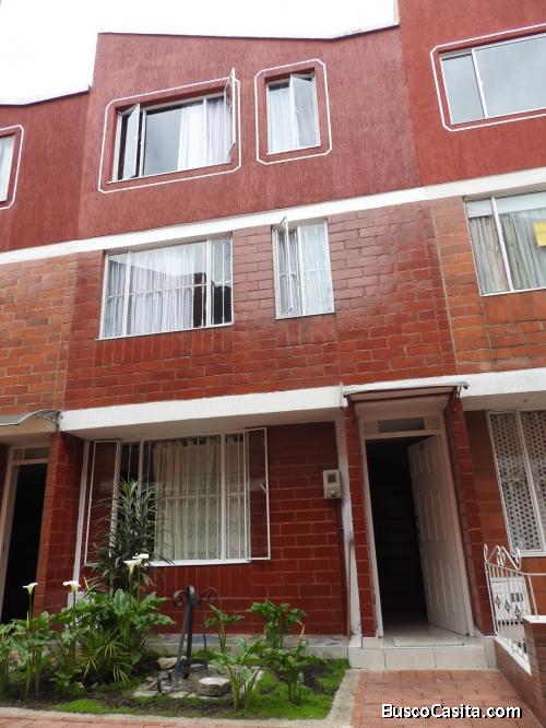 VENDO CASA ALAMOS NORTE