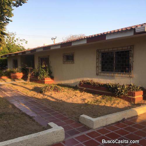 Casa de esquina.... Barrio Ciudad Jardín.. Estrato 5.