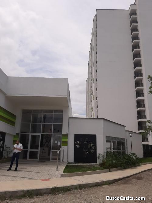 Condominio oviedo el apartamento es de 3 alcobas, dos baños.