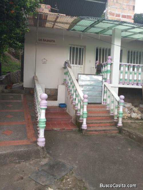 A la venta hermosa finca en Mesitas del Colegio
