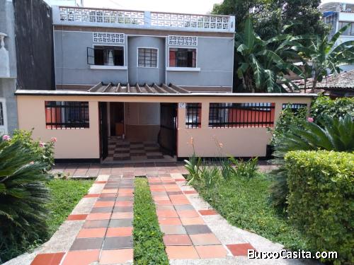VENTA EN IBAGUÉ – CASA de (212M2) en LOTE de (420M2) ,- EN ZONA CENTRO–A SOLO CINCO CUADRAS DE LA CA