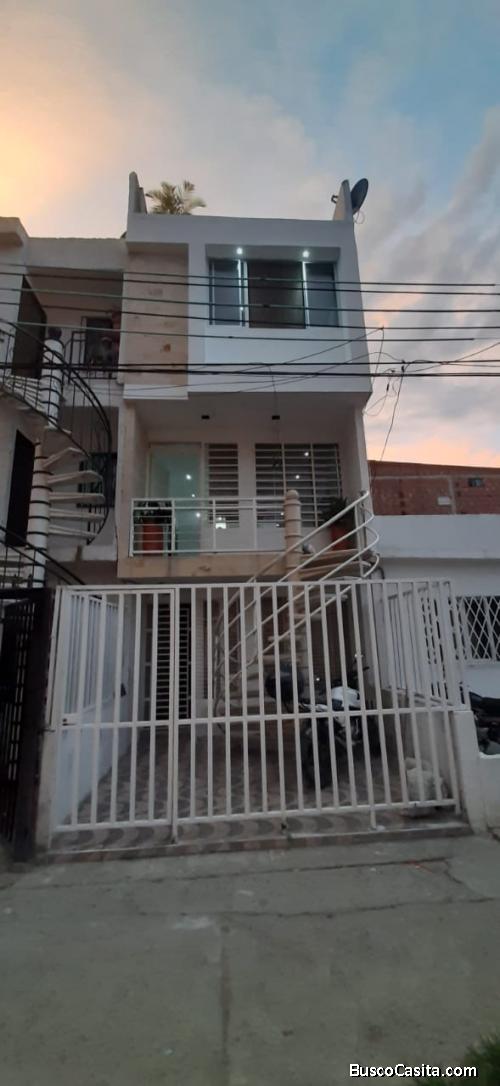 vendo en Cali Casa de cuatro piso en ek barrio Salomia