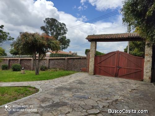 Arriendo excelente casa 460 M2, Barrio  Guaymaral Bogota. 