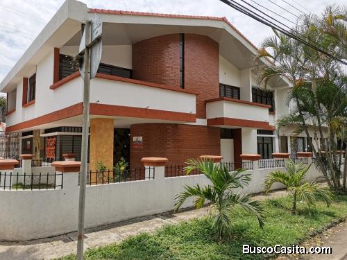 Arriendo hermosa casa esquinera en la ciudad de Cali, Colombia