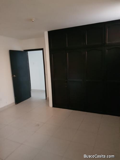 Apartamento en primer piso En altos de riomar para remodelar 