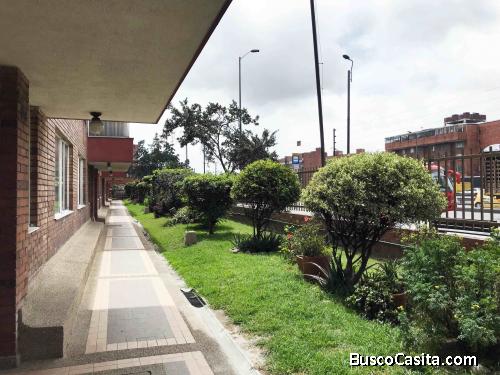 Se vende hermoso apartamento en Bogotá sobre avenida principal en la zona de Normandía.
