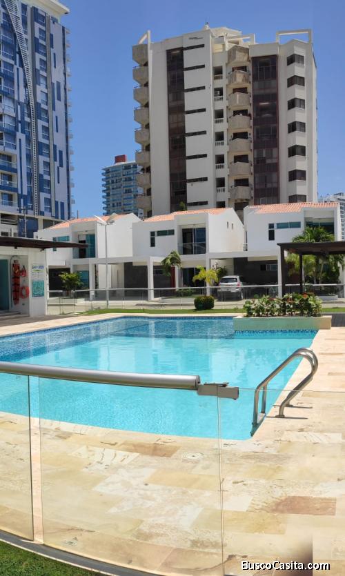 Casa amplia junto al mar