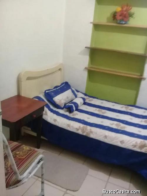 ARRIENDO HABITACIÓN PEQUEÑA para PERSONA SOLA que trabaje o estudie en el día EN CASA FAMILIAR