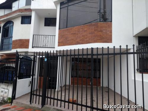 CASA EN SECTOR RESIDENCIAL, TRANQUILO Y SEGURO