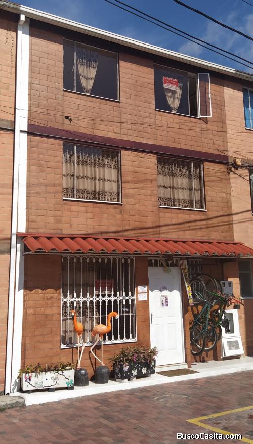 Vendo hermosa casa de 3 pisos en conjunto cerrado