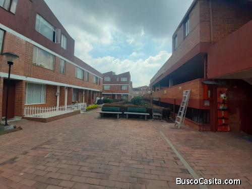 Casa de dos pisos en el barrio alameda 