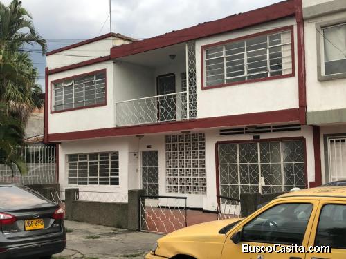 Inmobiliaria vende casa en chámpaña 210M2 de terrero y 400M2 construidos 