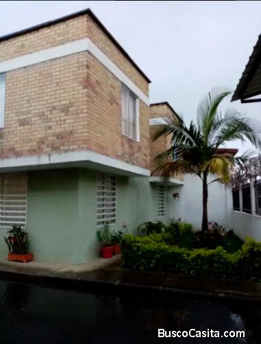 casa linda y moderna en conjunto cerrado