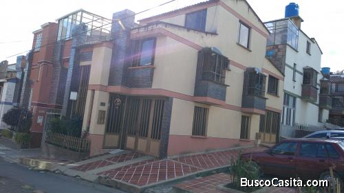Vendo casa en Tunja , muy bonita con bahía para visitas ,dos garajes  