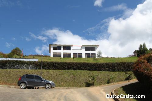Hermosa finca en Guarne, unidad cerrada