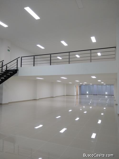 HERMOSO LOCAL COMERCIAL EN EL CEDRO