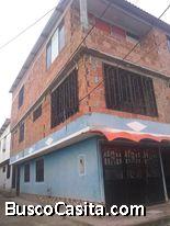 vendo casa esquinera de 3 pisos