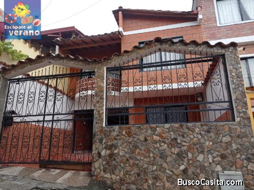 Casa en venta a media cuadra del parque