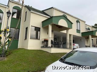 vendo casa en Tulcán casas, San Luis