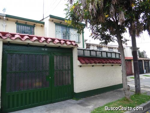 EXCELNETE CASA UBICADA EN VILLA DEL PARADO DOS NIVELES ILUMINADA